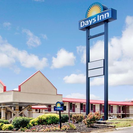 Days Inn By Wyndham Knoxville West Exterior photo