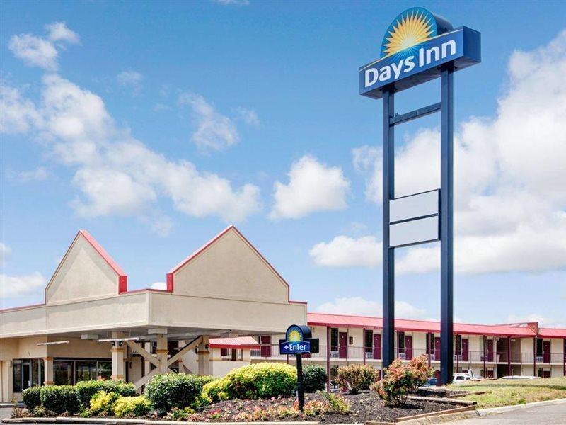 Days Inn By Wyndham Knoxville West Exterior photo