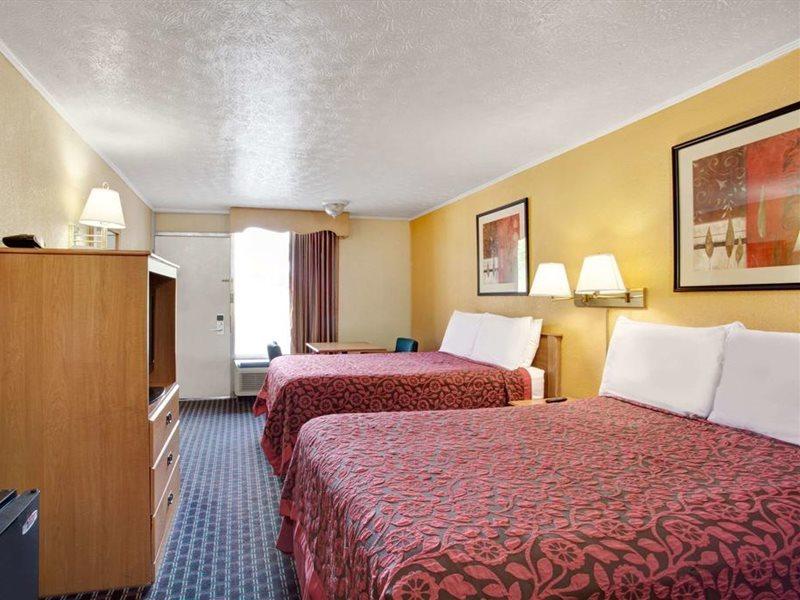 Days Inn By Wyndham Knoxville West Exterior photo