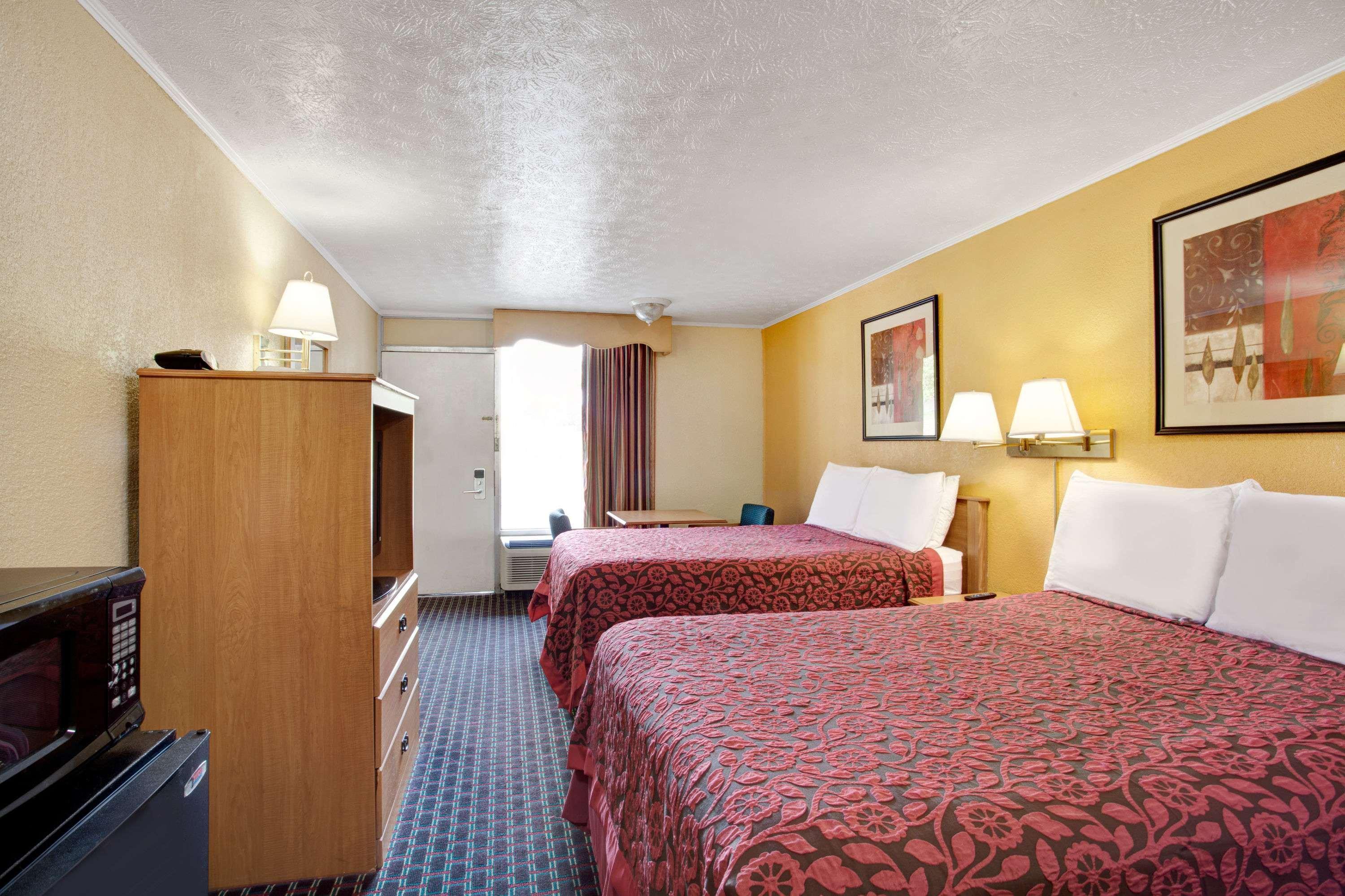 Days Inn By Wyndham Knoxville West Exterior photo