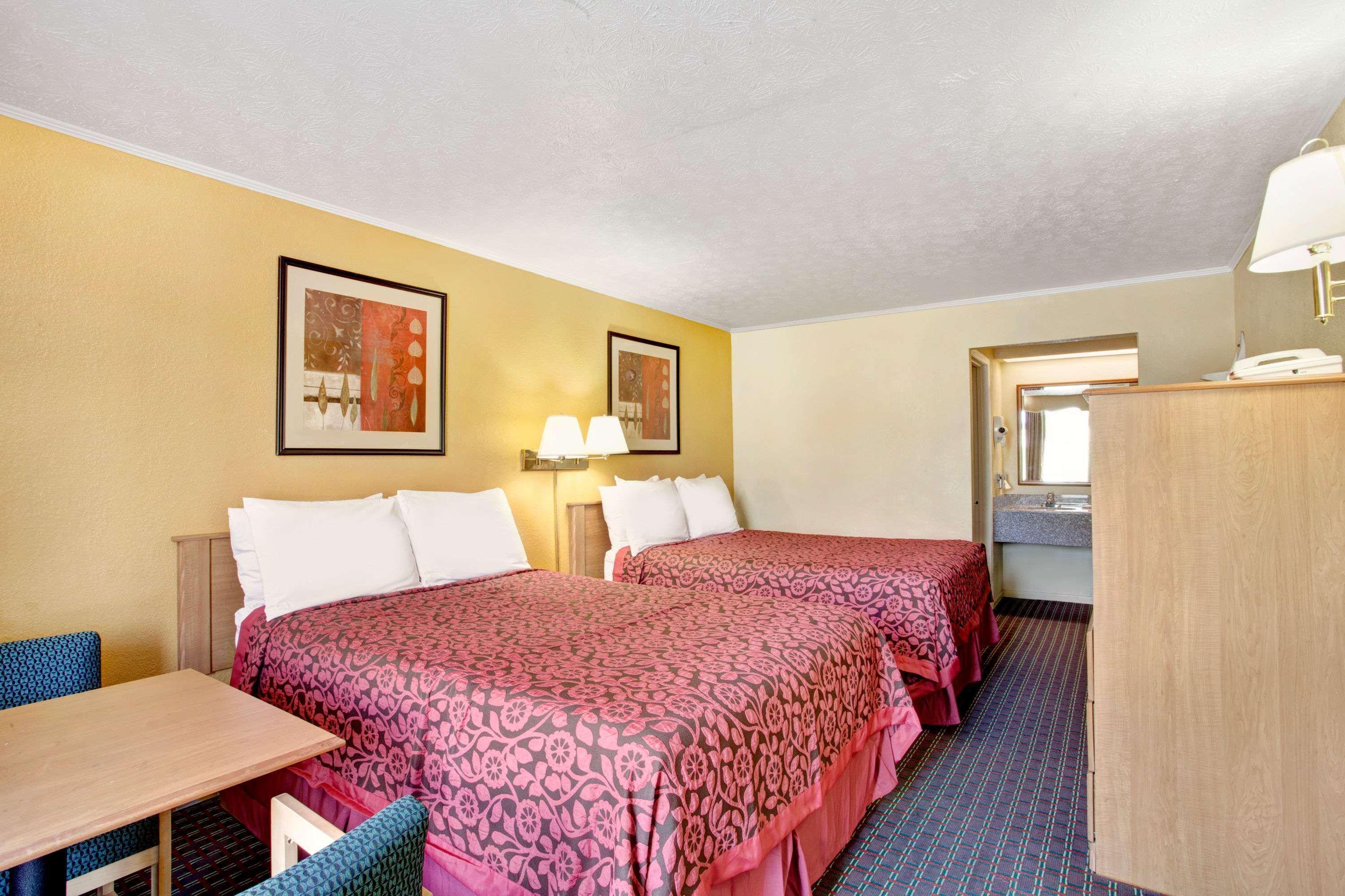 Days Inn By Wyndham Knoxville West Exterior photo