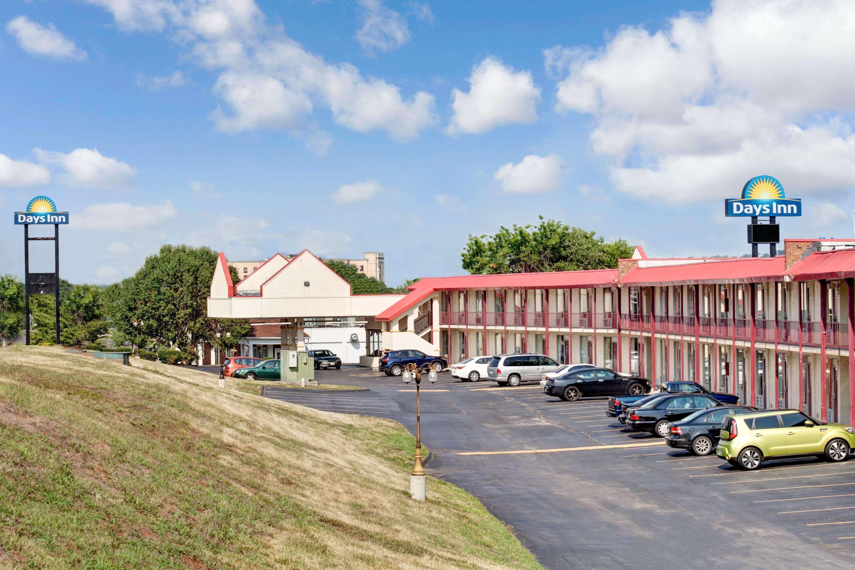 Days Inn By Wyndham Knoxville West Exterior photo
