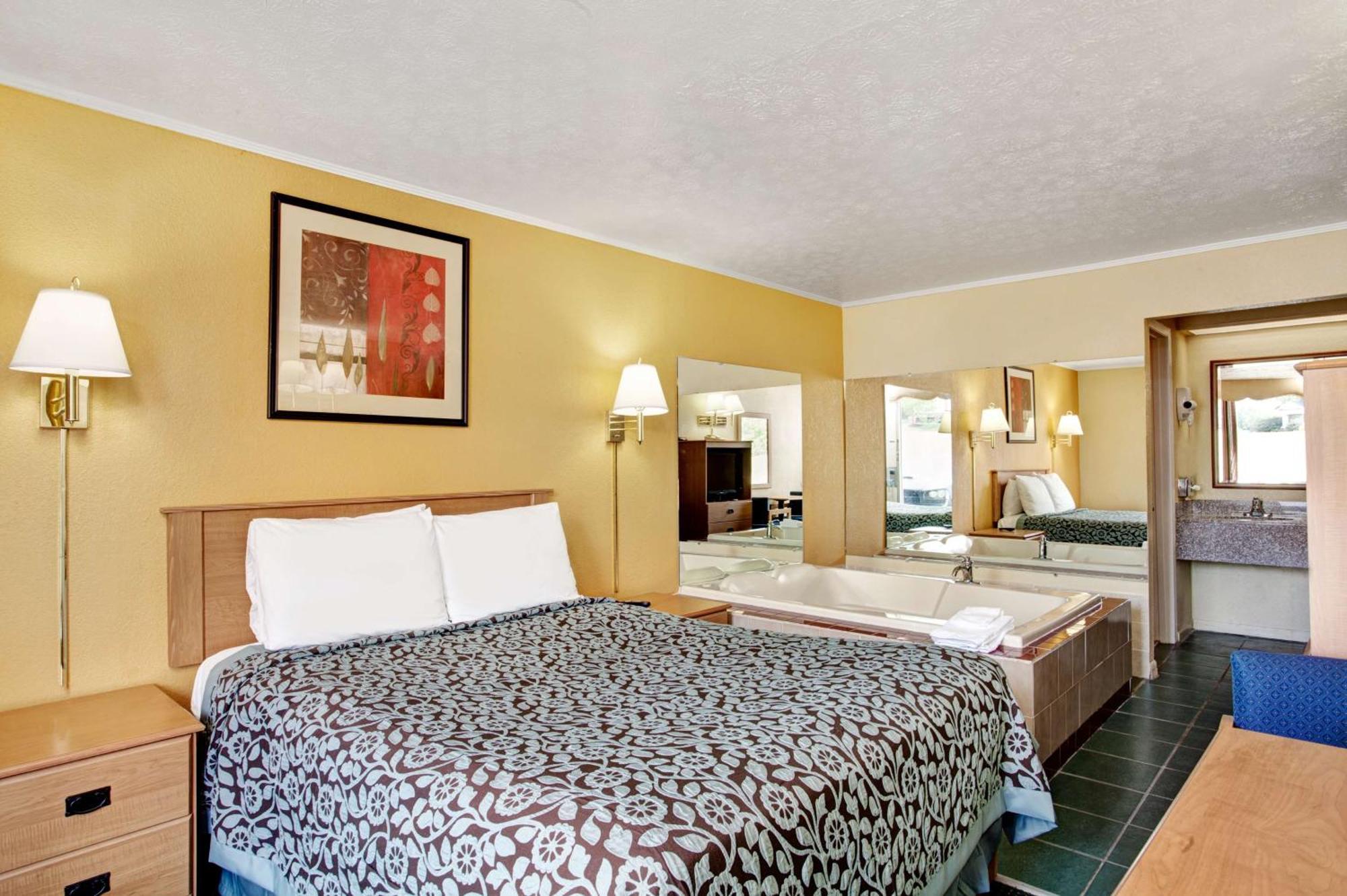 Days Inn By Wyndham Knoxville West Exterior photo