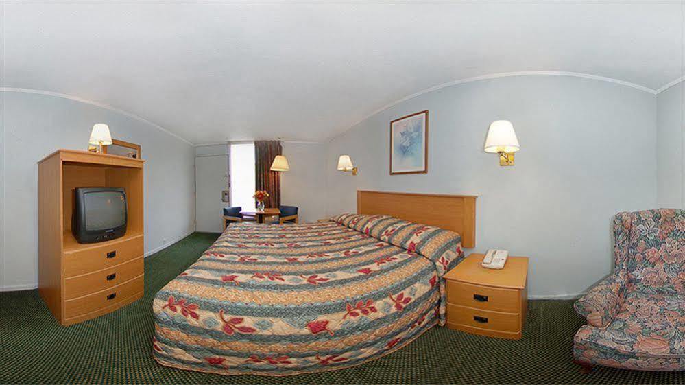Days Inn By Wyndham Knoxville West Exterior photo