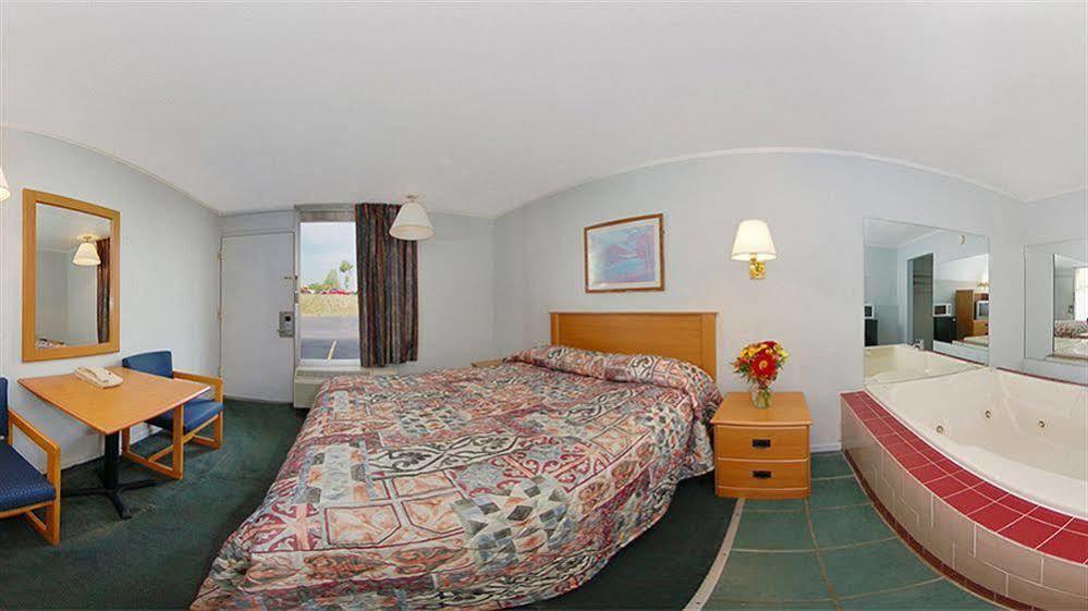 Days Inn By Wyndham Knoxville West Exterior photo